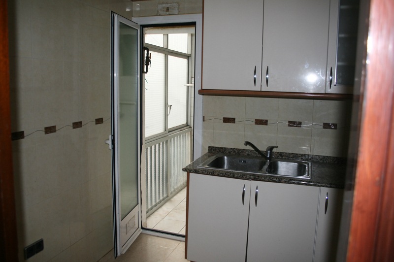 COCINA PUERTA SALIDA LAVADERO